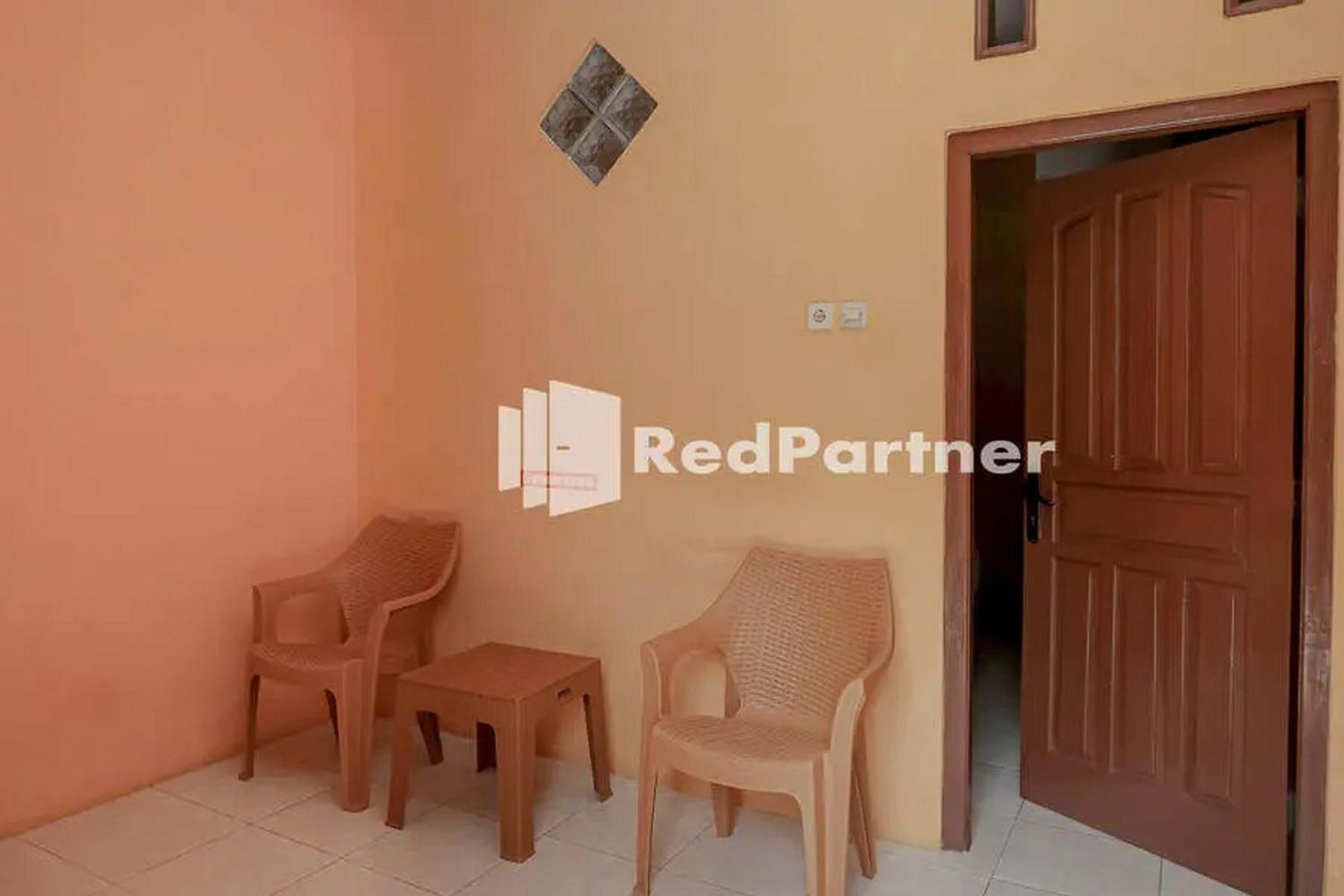 Pondok Damai Guest House Syariah Mitra Reddoorz Cirebon Exterior foto